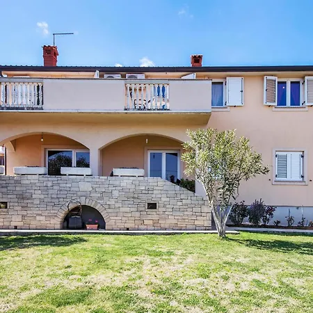 Awesome Apartment In Pula With Wifi